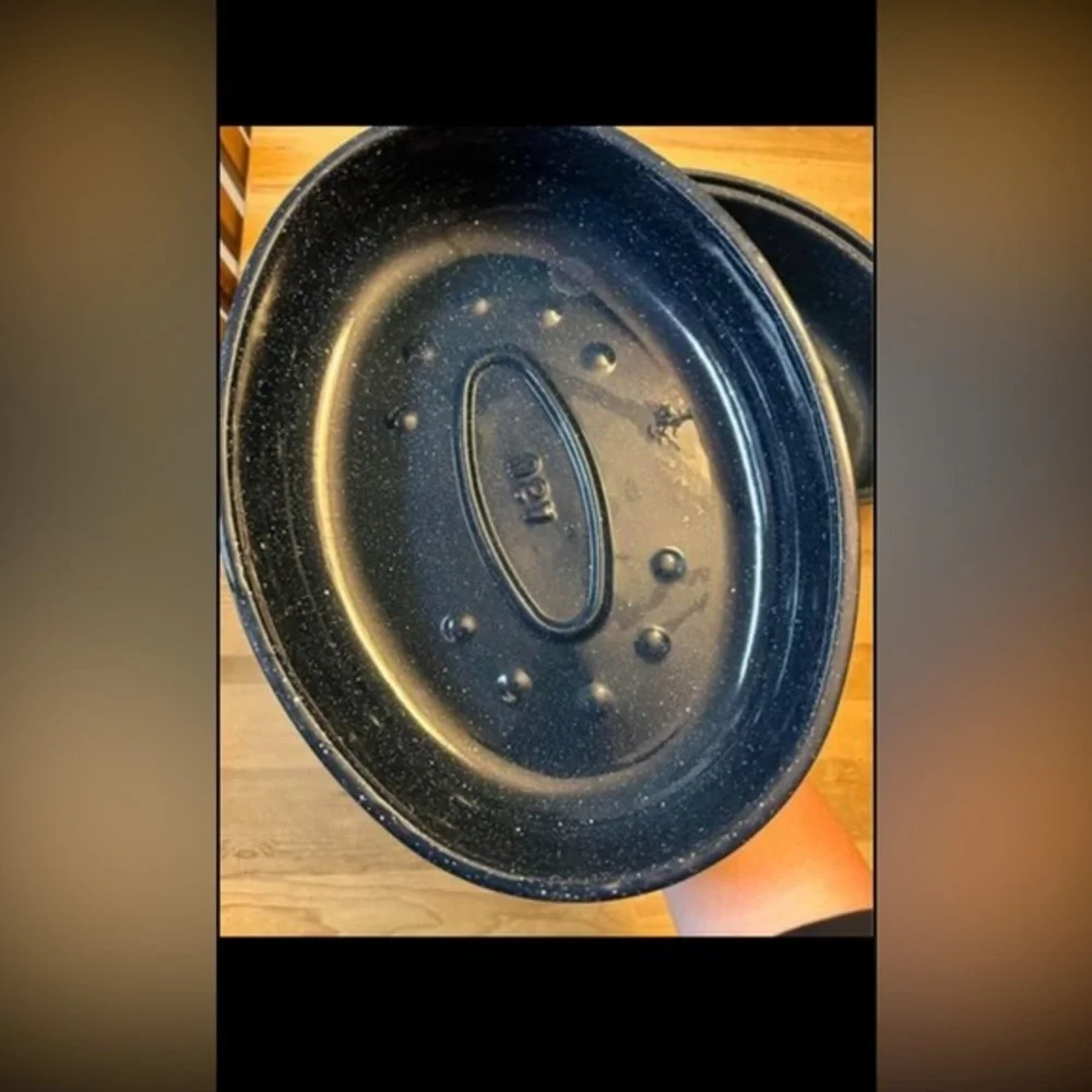 Granite Ware Covered Oval Roaster‎